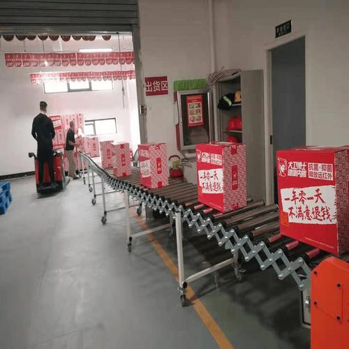 伸缩皮带机赋能易碎轻工货品装卸 破解人工搬运盲区与破损难题